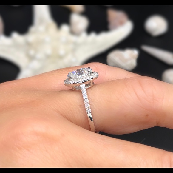 2ct moissanite ring with Certificate - Picture 2 of 9